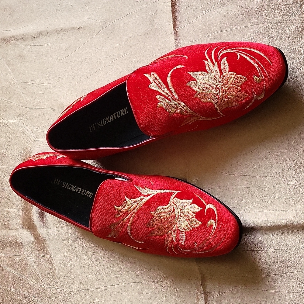 UV NWOB Signature men's red & gold velvet dress shoes size 10 1/2